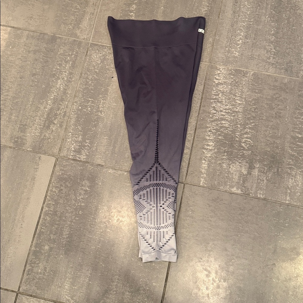 Victoria's Secret Pink Cool & Comfy Leggings Cut Out - Picture 4 of 6